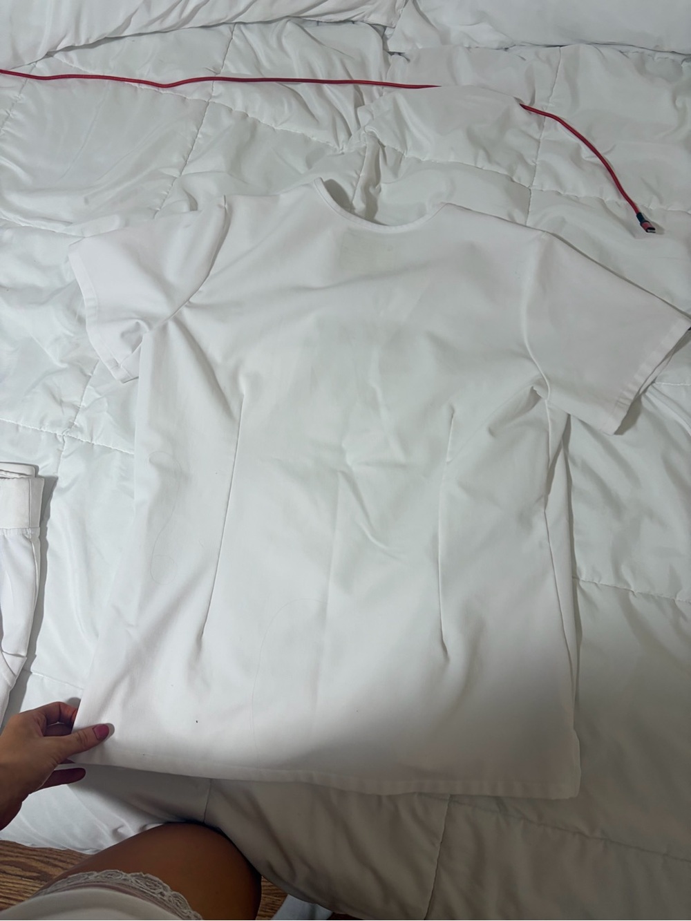 FIGS Women’s White Catarina Scrub Top - Picture 3 of 3